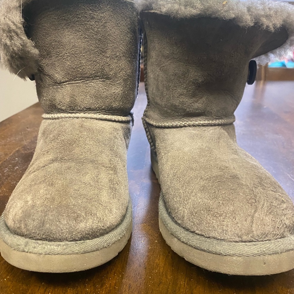 UGG Bailey Button Girls 3 Grey